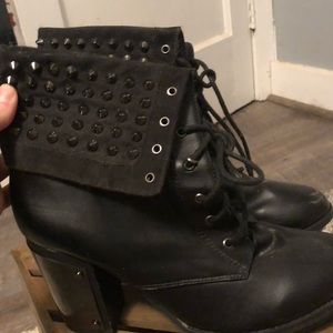 Black heart studded boots